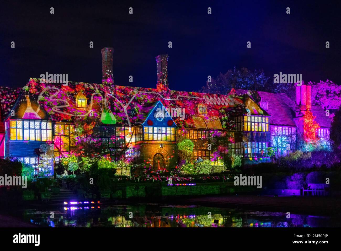 Wisley, Woking, Surrey, Regno Unito - 19 novembre : Glow di Natale 2022 al RHS Garden Wisley, Woking, Surrey, Inghilterra, Regno Unito il 19 novembre 2022 Foto Stock