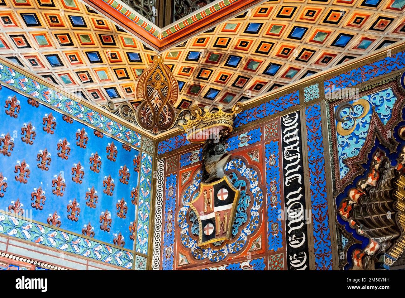 All'interno del Castello di Sammezzano, palazzo in via di estinzione del 19th° secolo in stile architettonico moresco rivivale, comune di Reggello, Toscana, Italia Foto Stock