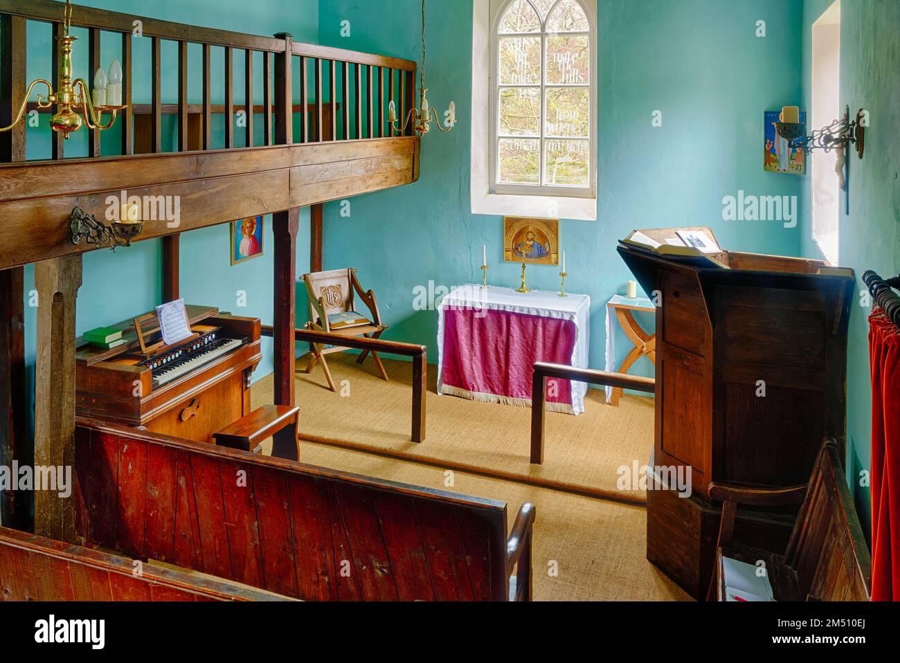 Interno della Chiesa di Santa Maria la Vergine, Capel-y-ffin, Montagne nere, Brecon Beacons, Powys, Galles, Regno Unito Foto Stock