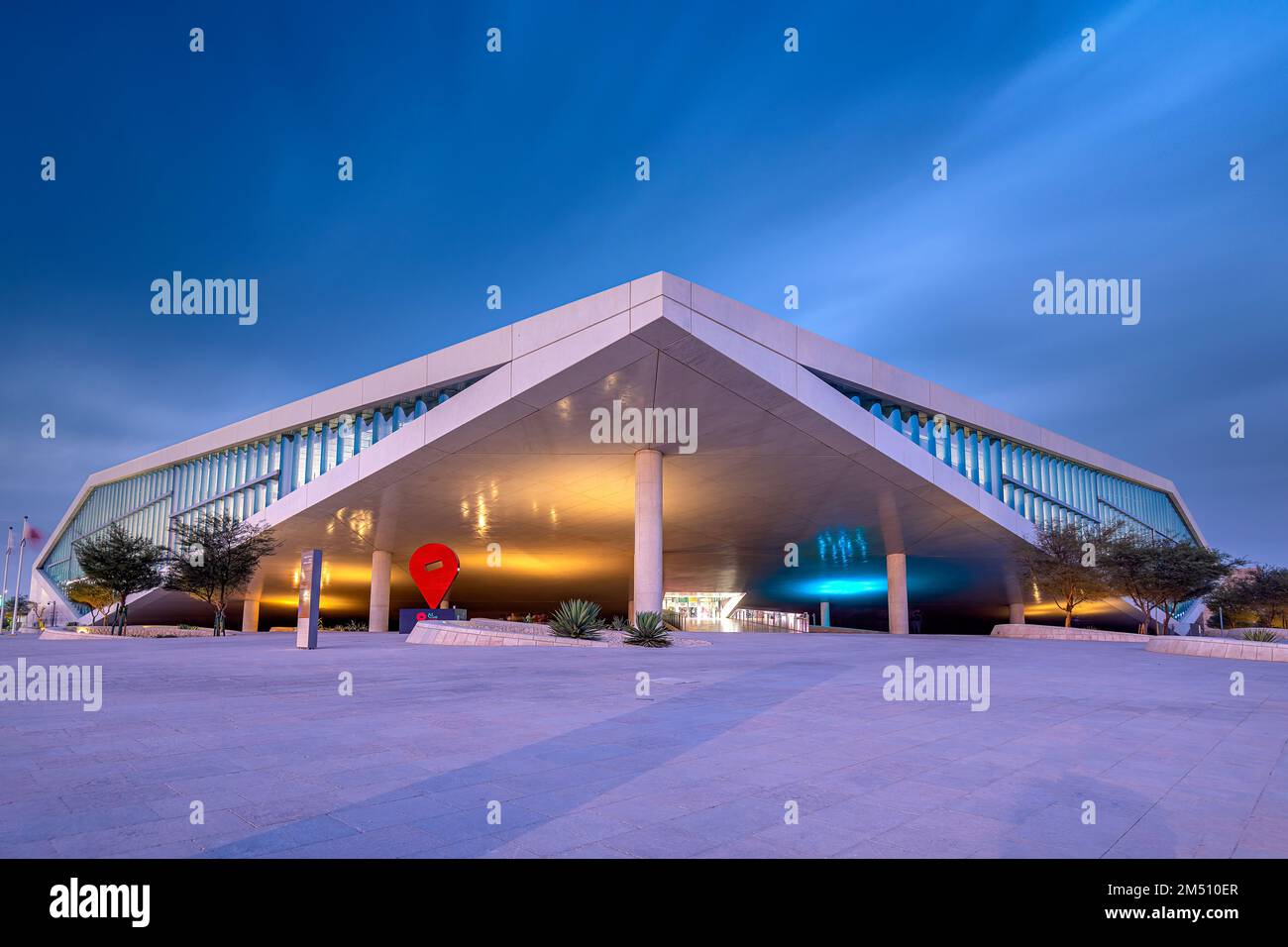 Bella vista della Biblioteca Nazionale del Qatar a Education City Qatar Foto Stock