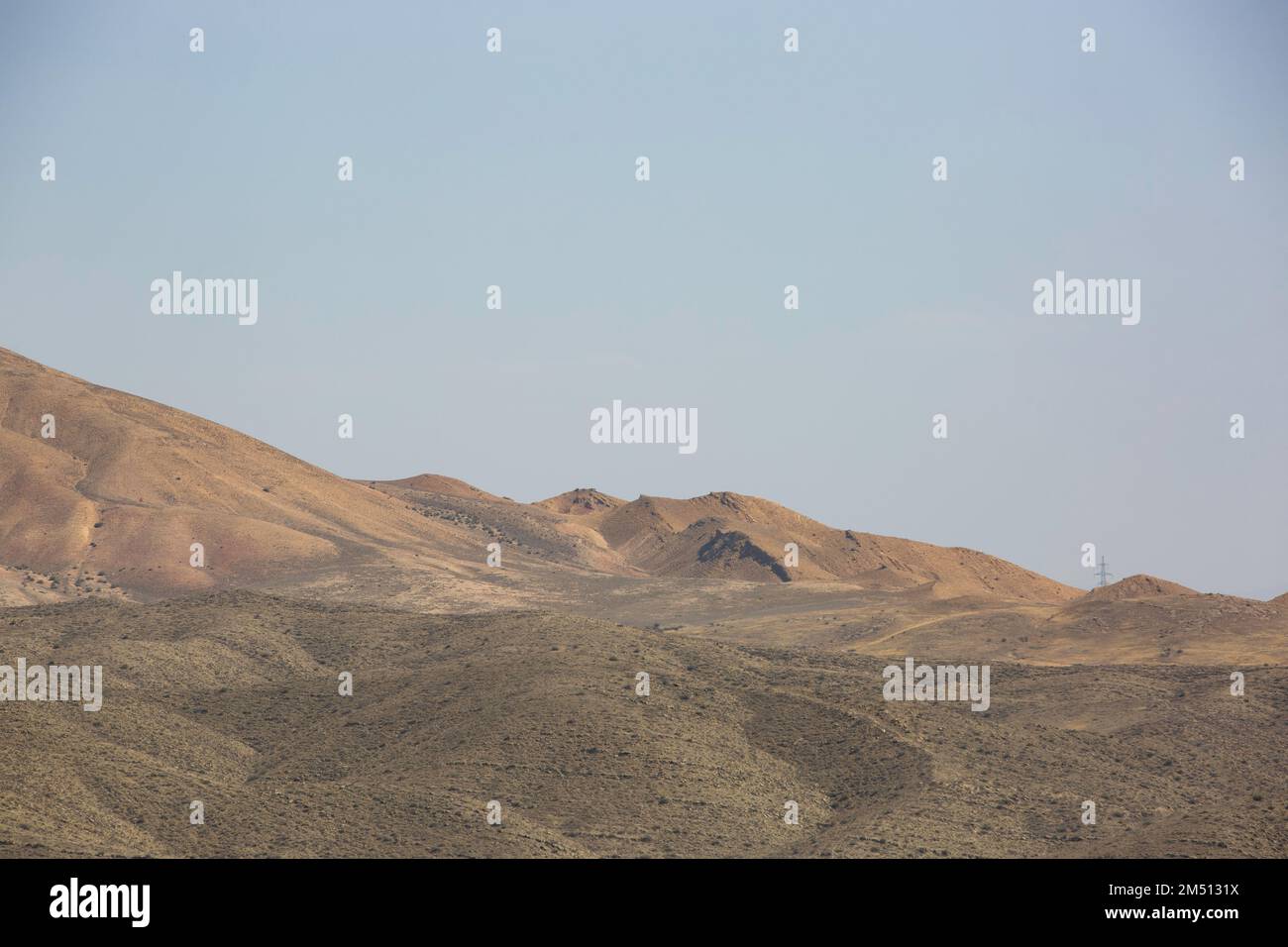 Un paesaggio di Azat serbatoio tra le montagne Foto Stock