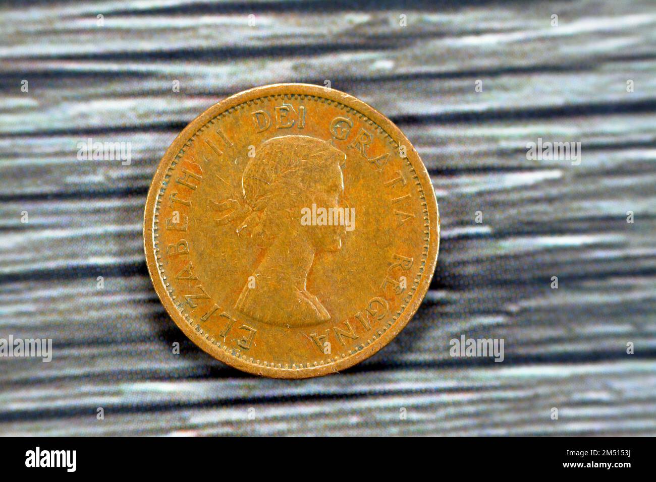 Busto della regina Elisabetta II, all'età di 27 anni, con una corona, rivolta a destra (1st ritratto) dal lato opposto del canadese 1 one Cent serie 1 Foto Stock