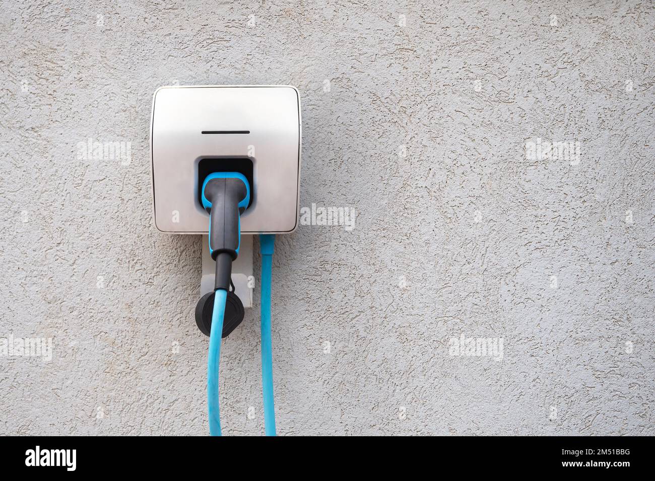 Stazione di ricarica personale per la ricarica di un'auto elettrica a parete Foto Stock