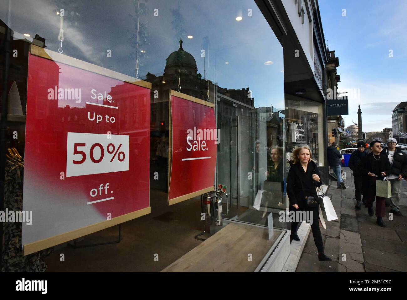 Edimburgo Scozia, Regno Unito 24 dicembre 2022. Natale a Edimburgo su George Street. credito sst/alamy notizie dal vivo Foto Stock