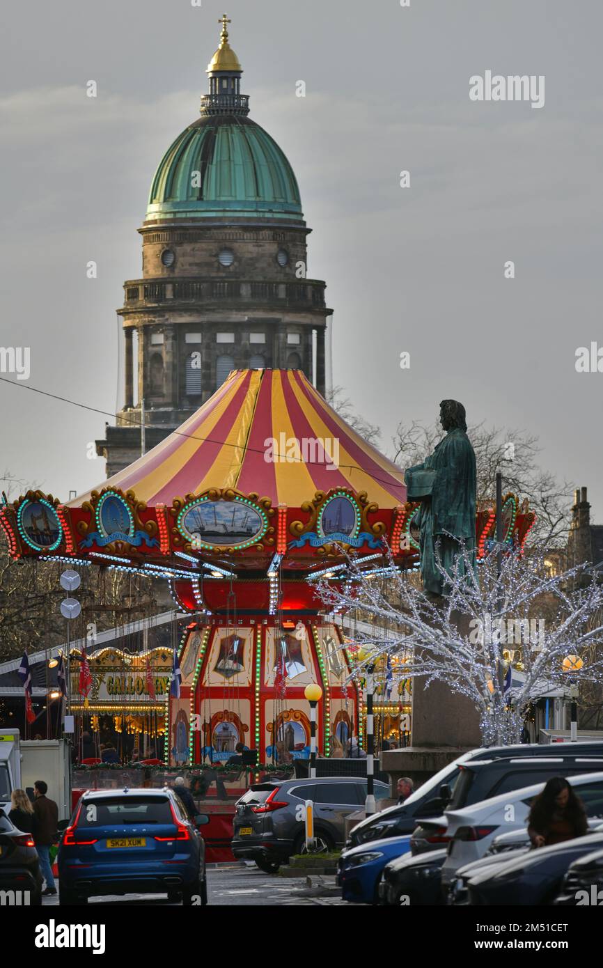 Edimburgo Scozia, Regno Unito 24 dicembre 2022. Natale a Edimburgo su George Street. credito sst/alamy notizie dal vivo Foto Stock