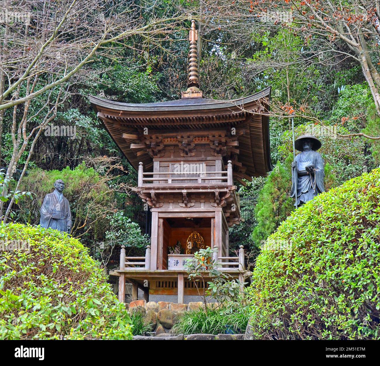 Daishō-in o Daisyō-in è uno storico complesso di templi giapponesi con molti santuari e statue sul Monte Misen, isola di Itsukushima, Giappone. Foto Stock