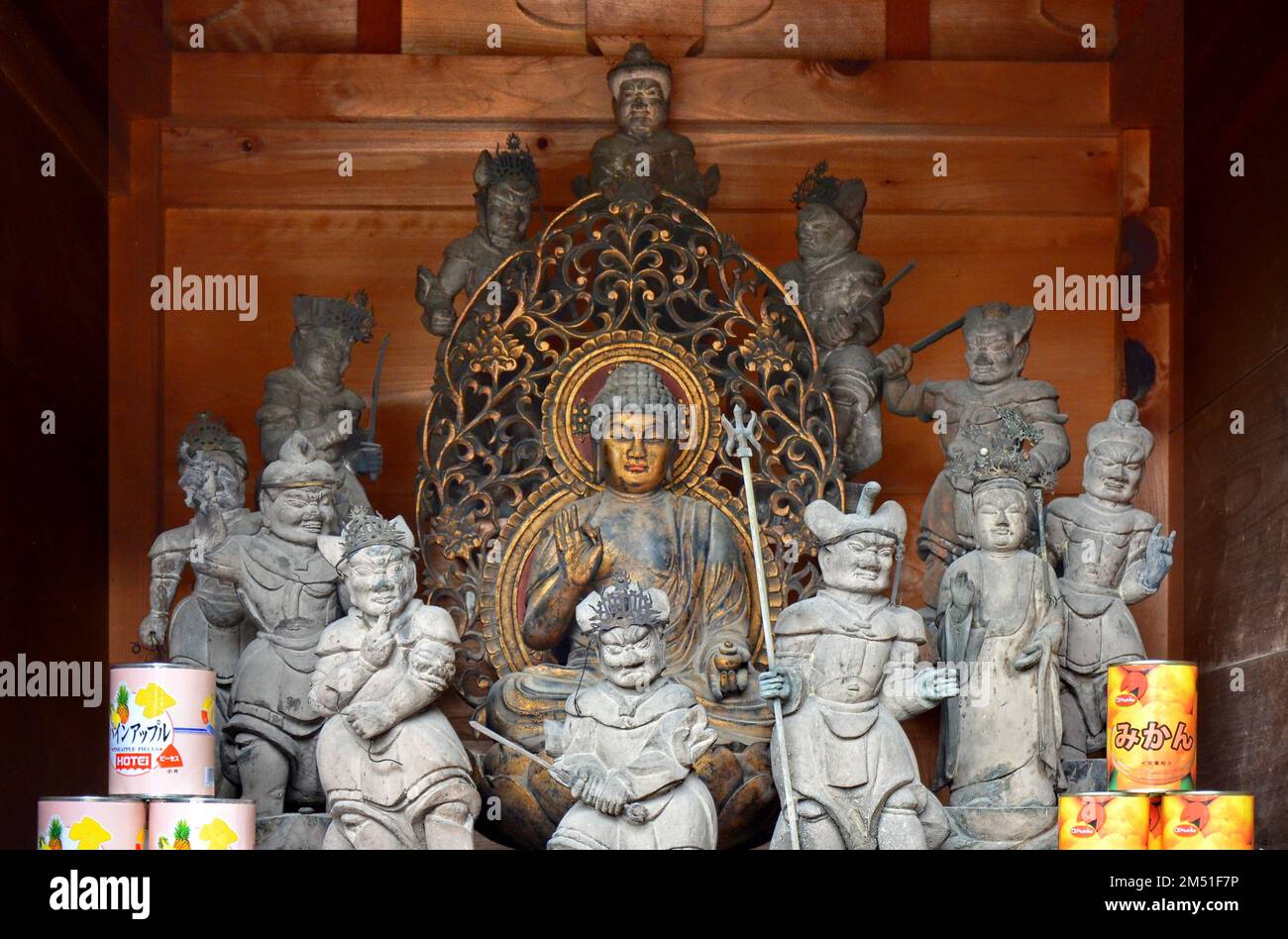 Sculture buddiste al tempio di Daisho-in, all'isola di Miyajima, a Itsukushima, nella prefettura di Hiroshima, Giappone. Foto Stock