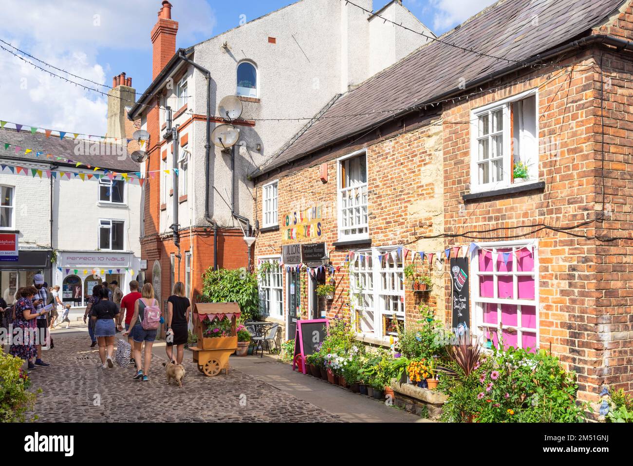 Knaresborough il negozio di dolci yorkshire misto e una galleria in Green Dragon Yard, Knaresborough, North Yorkshire North Yorkshire Inghilterra Regno Unito GB Europa Foto Stock
