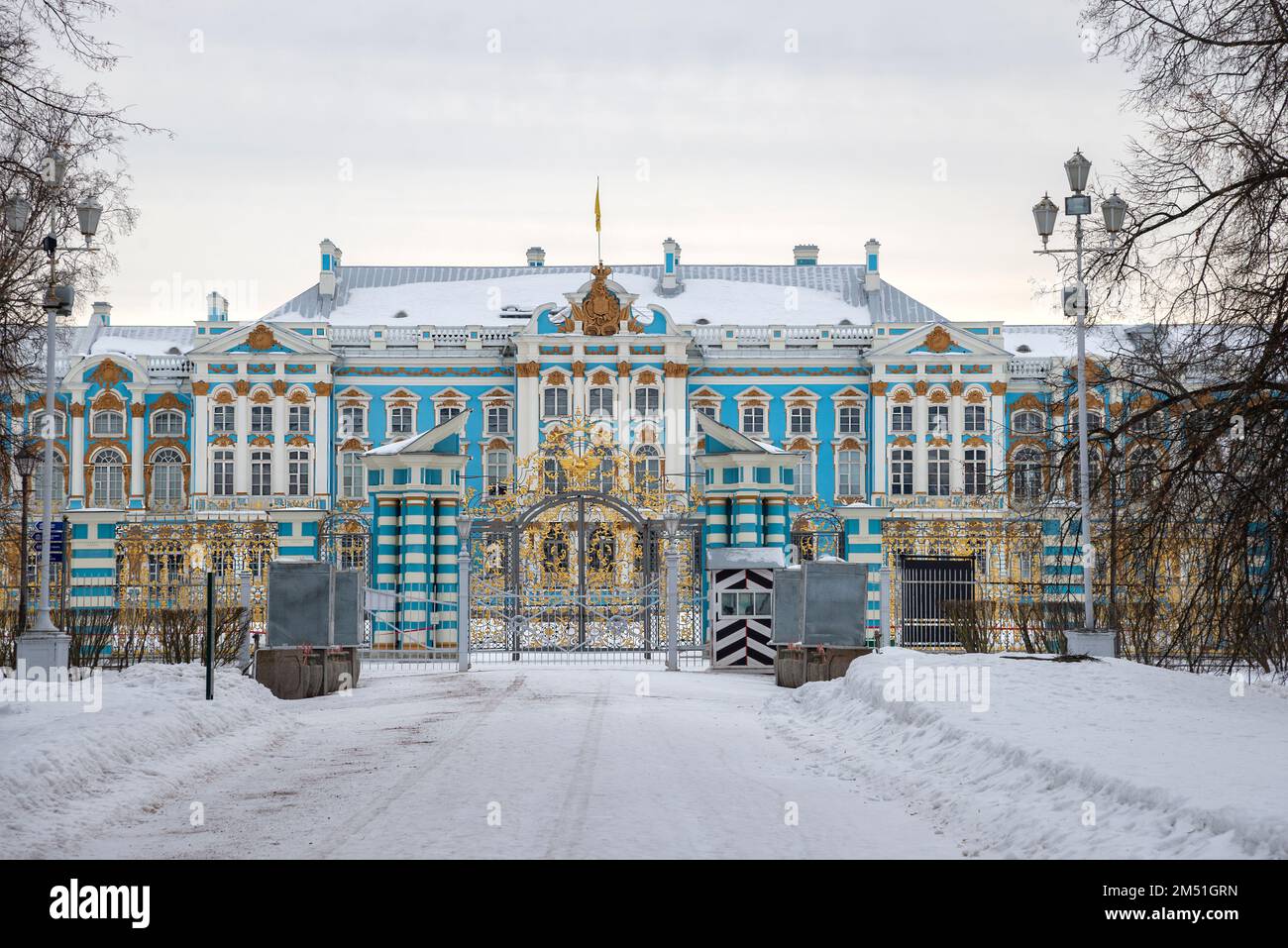 PUSHKIN, RUSSIA - 08 MARZO 2022: Edificio del Palazzo di Caterina in una giornata invernale. Selo di Tsarskoye Foto Stock