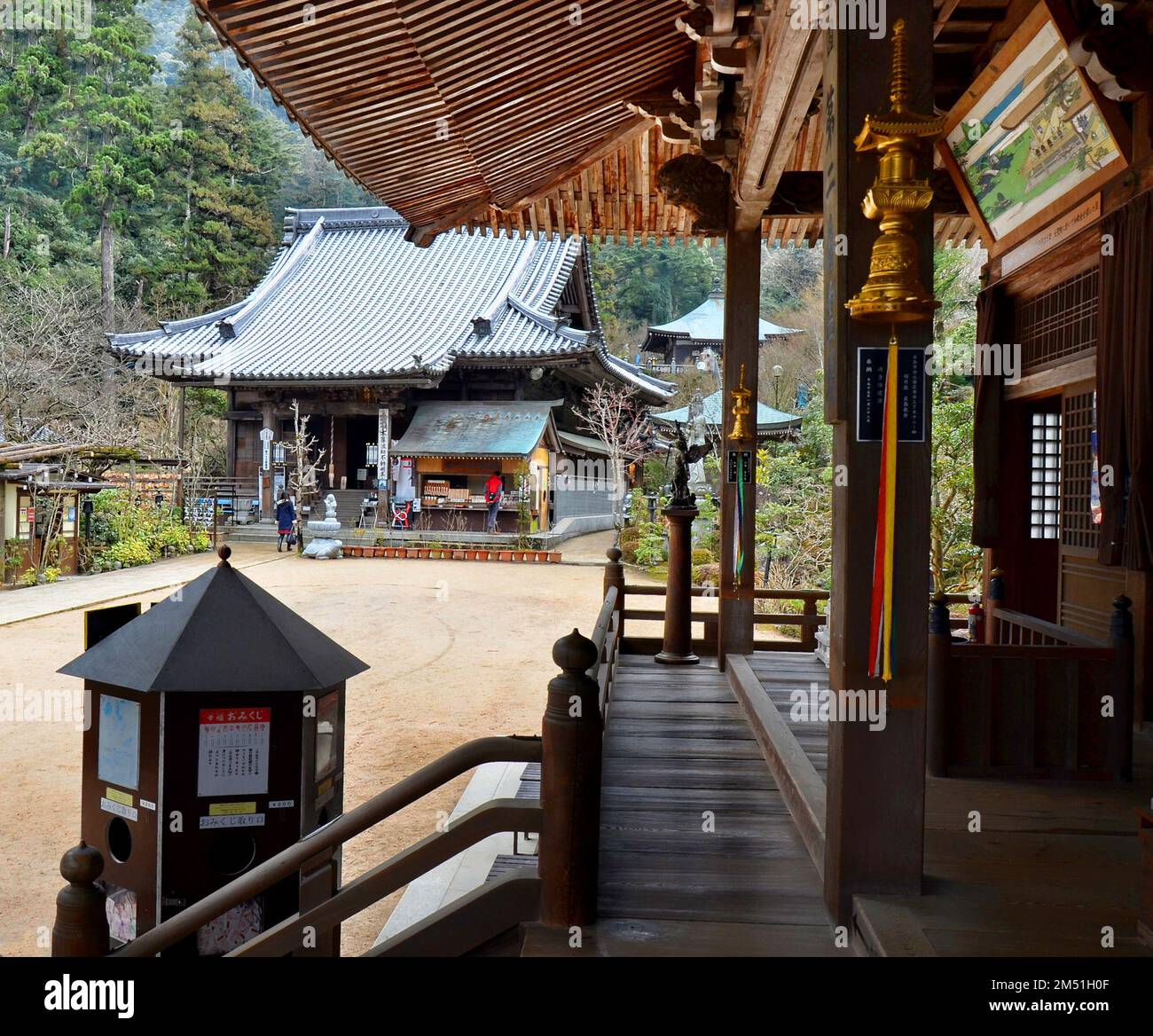 Daishō-in o Daisyō-in è uno storico complesso di templi giapponesi con molti santuari e statue sul Monte Misen, isola di Itsukushima, Giappone. Foto Stock