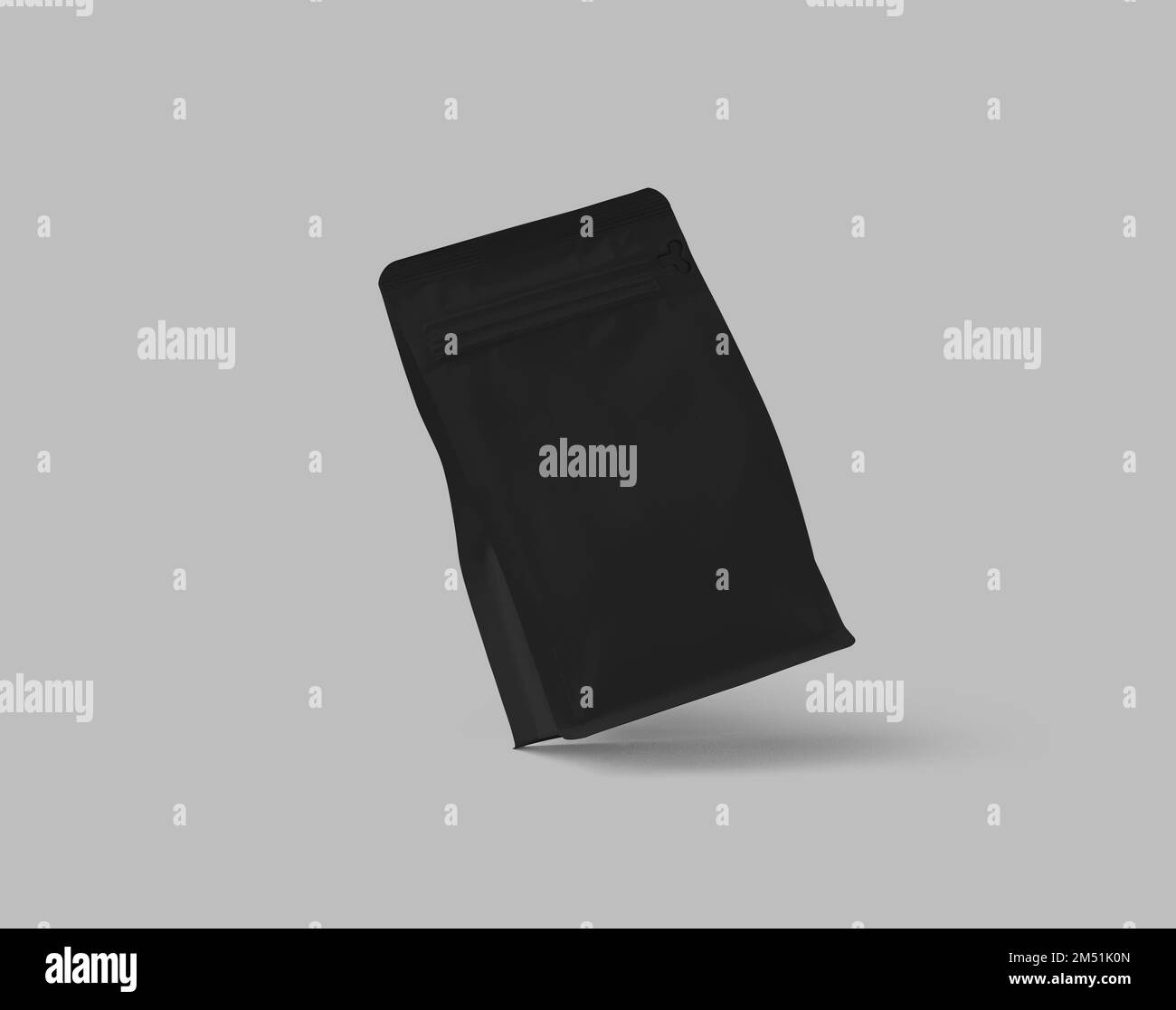 Modello di astuccio per caffè premium nero, fazzoletto isolato sullo sfondo, primo piano. Confezione mockup per una bevanda, un espresso, per il branding, il design, l'adve Foto Stock