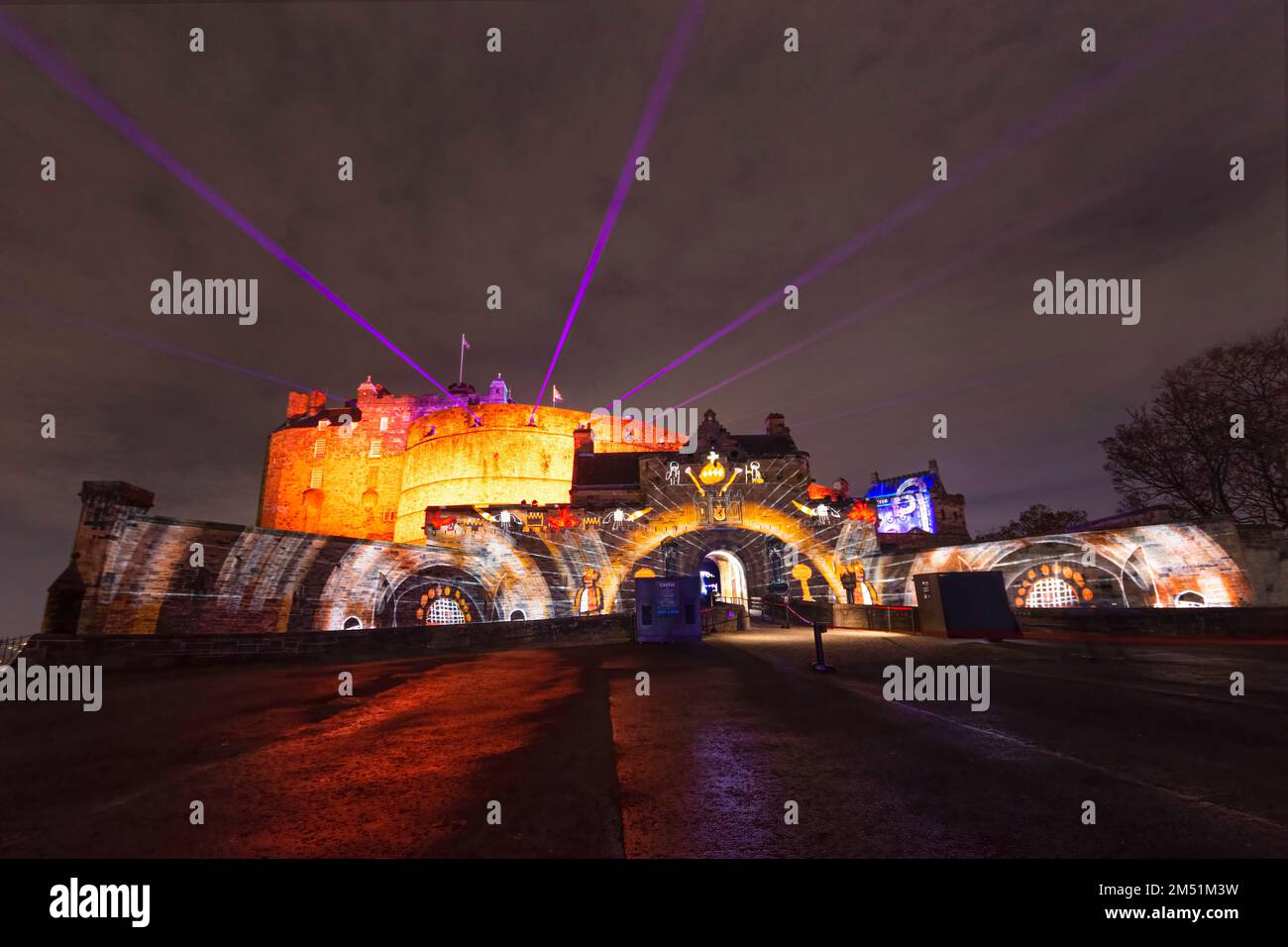 Castello di luce di Edimburgo. Fantastico display laser e luminoso. Foto Stock