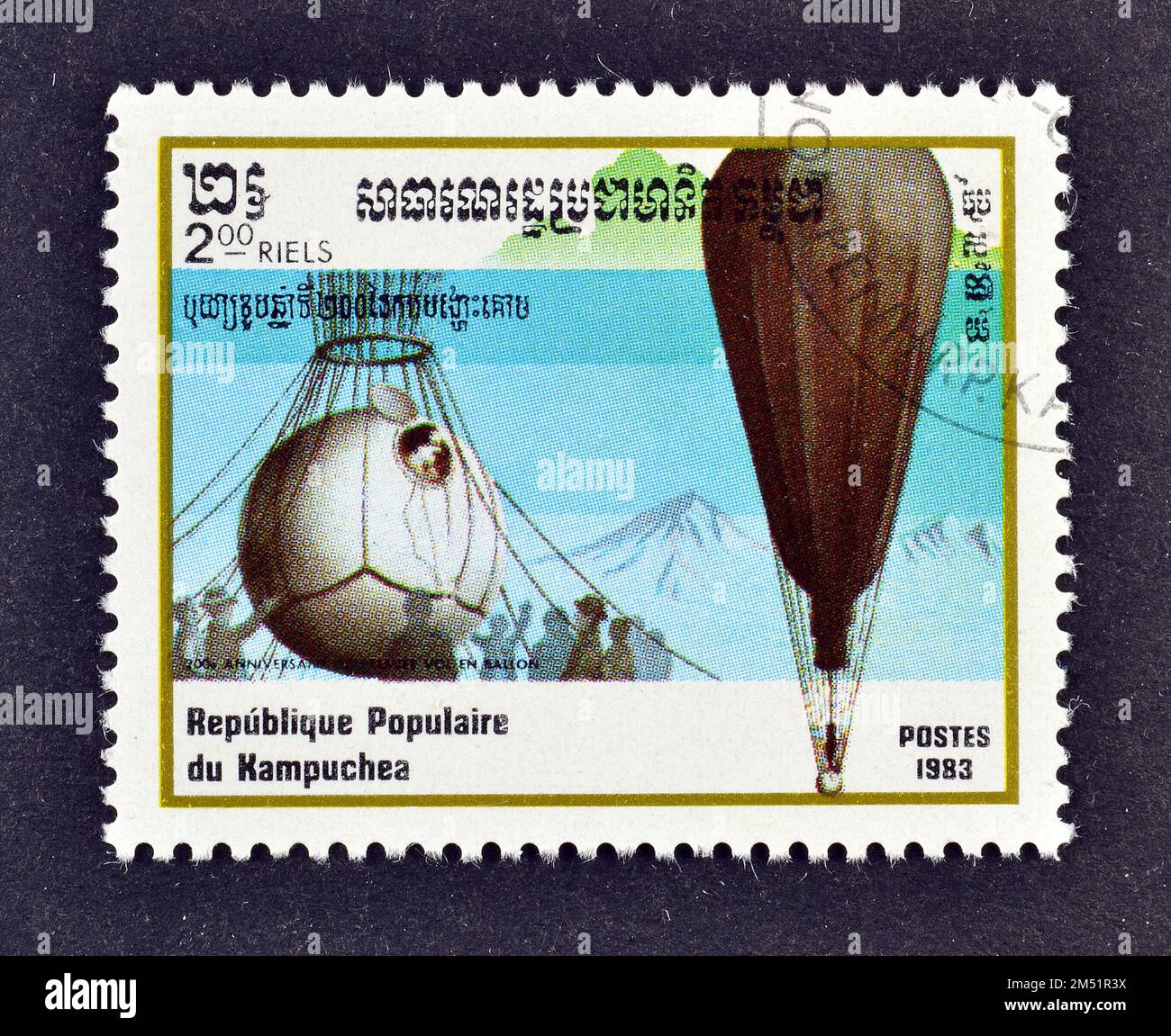 Francobollo cancellato stampato dalla Cambogia, che mostra Stratosphere palloncino, 200th ° anniversario di Ballooning, circa 1983. Foto Stock