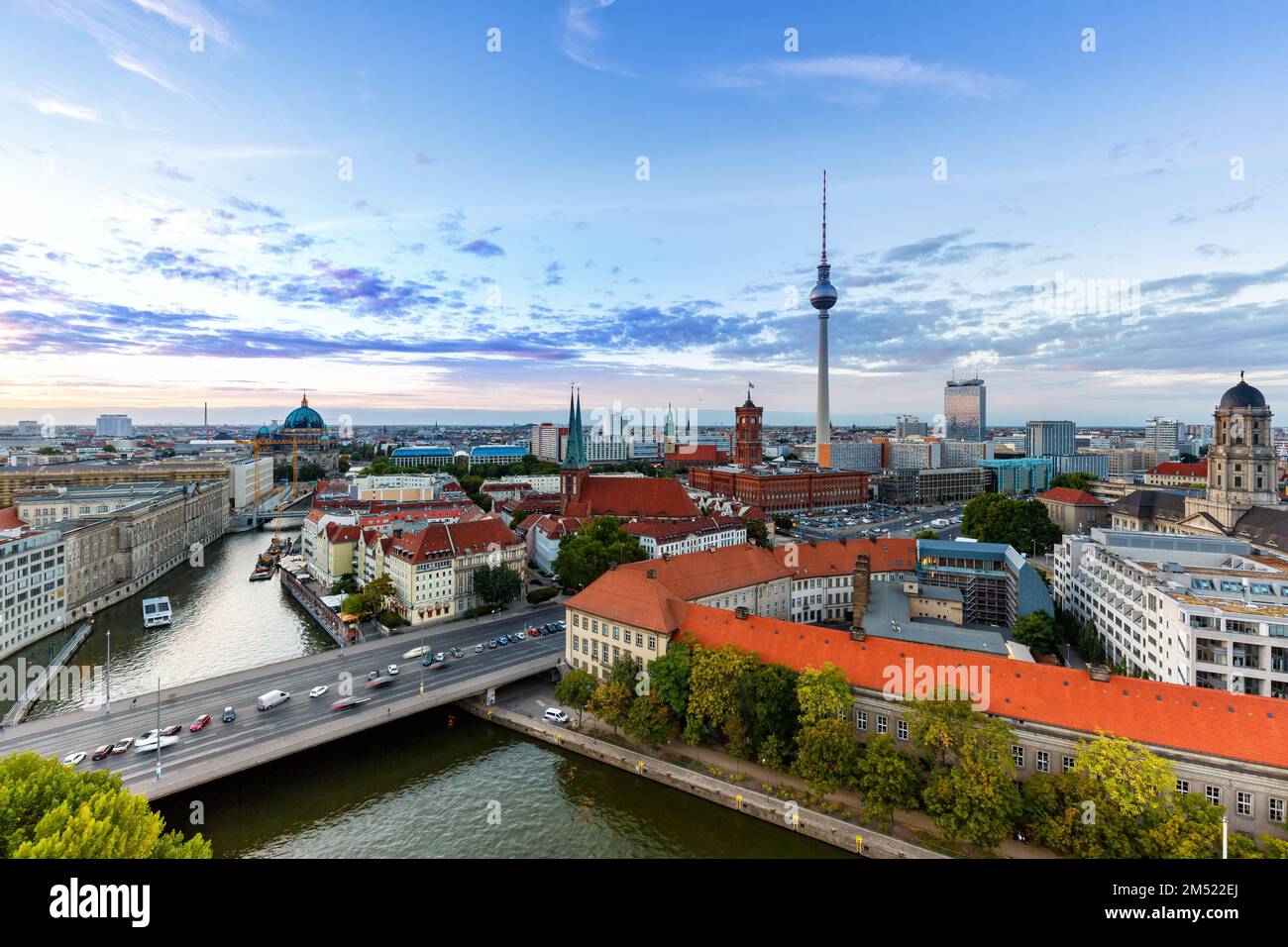 Berlino skyline tv torre municipio Germania città fiume Foto Stock