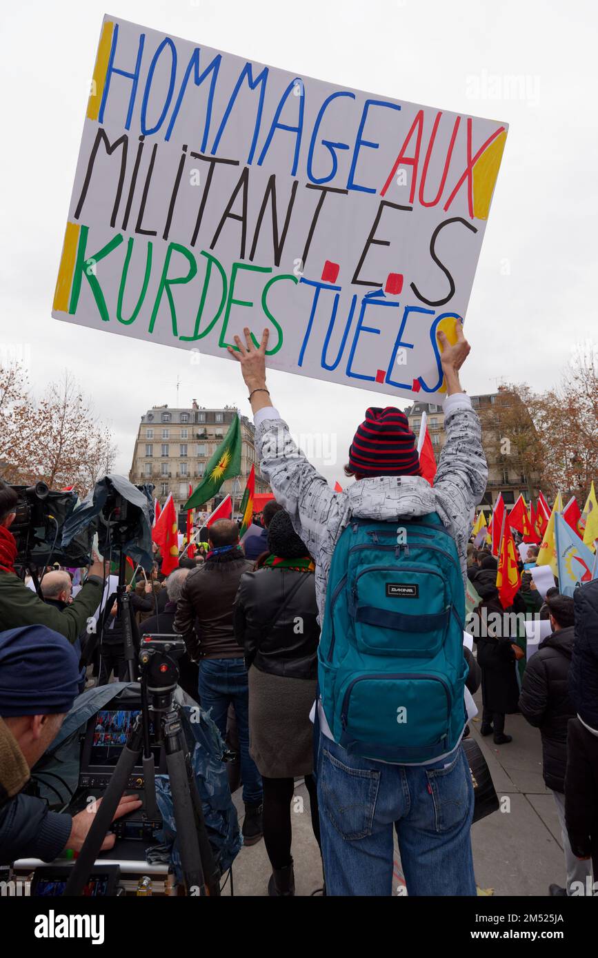 Dopo l'assassinio di 3 curdi a Parigi, rue d'Enghein, diverse migliaia di manifestanti sono venuti a Parigi per esprimere la loro rabbia e il loro dolore. Foto Stock