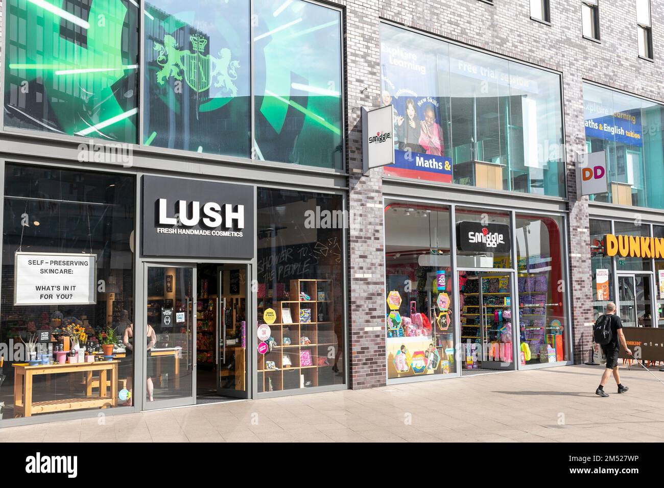 Lush, Smiggle e altri negozi nel centro di Bury, Greater Manchester, Inghilterra, Regno Unito Foto Stock