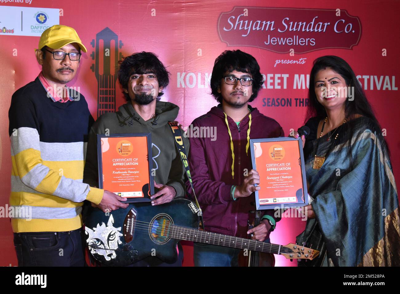 24 dicembre 2022, Kolkata, Bengala Occidentale, India: Torna il Kolkata Street Music Festival con la sua terza edizione. Si tratta di una grande celebrazione dei musicisti di strada di fronte al Bengala. L'evento è stato presentato da Shyam Sundar Co. Jewelers e tenuto presso Spice and Sauces, ICCR outlet, Kolkata. (Credit Image: © Sayantan Chakraorty/Pacific Press via ZUMA Press Wire) Foto Stock