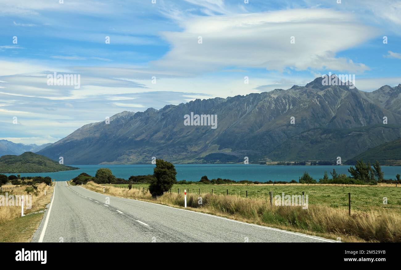 La strada e Pigeon Island - Nuova Zelanda Foto Stock