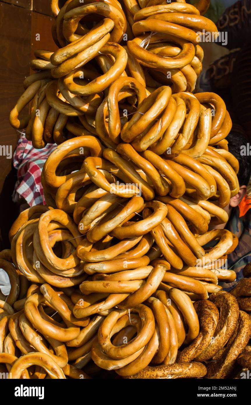 Bagno turco simits (bagel) senza il sesamo nella vista Foto Stock