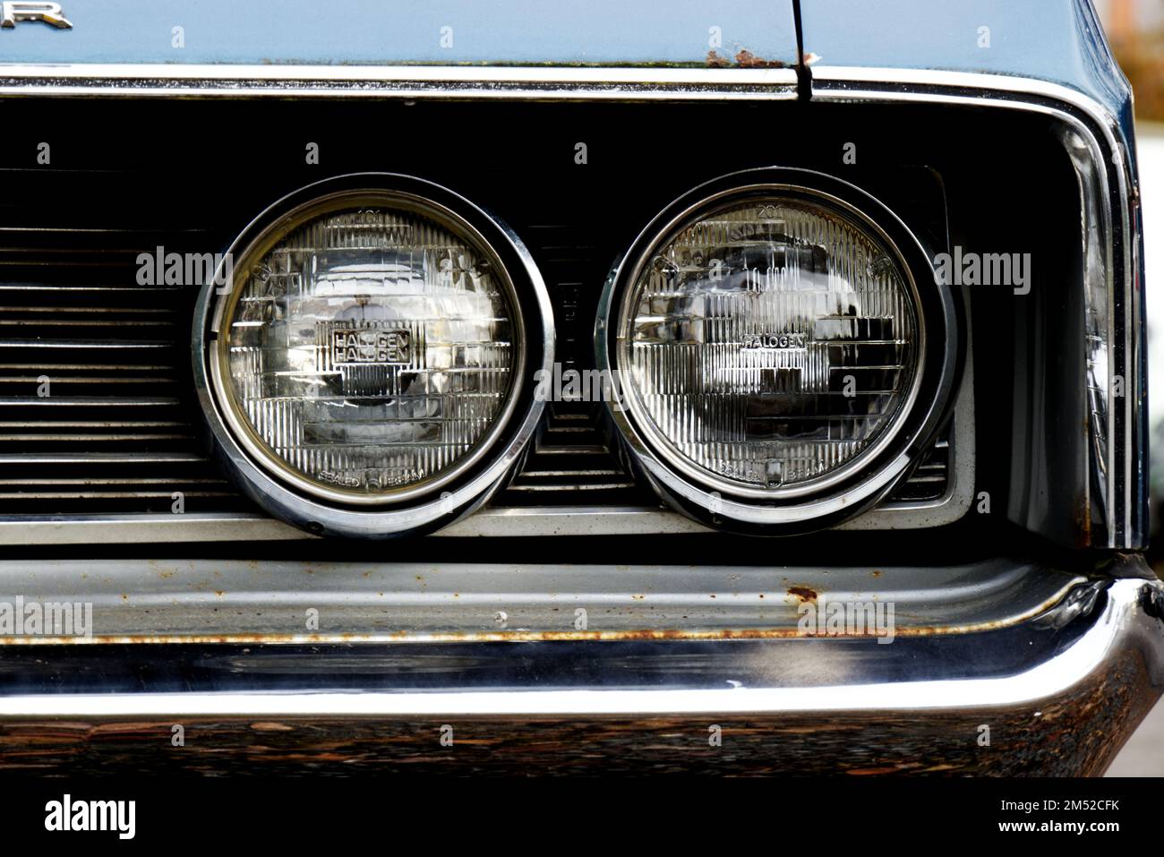 Fari anteriori di un'auto d'epoca Foto Stock