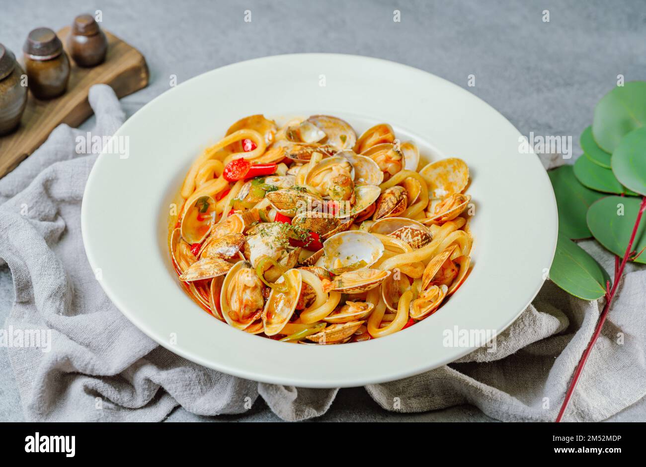 Speziato e delizioso cibo cinese Clam Mara spaghed noodle piatto Foto Stock