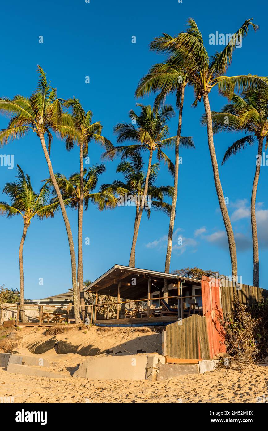 Sunset Beach, Hawaii/USA- 22 dicembre 2022: Perdita di cortili e case a causa dell'erosione della spiaggia a Sunset Beach, Oahu, Hawaii Foto Stock