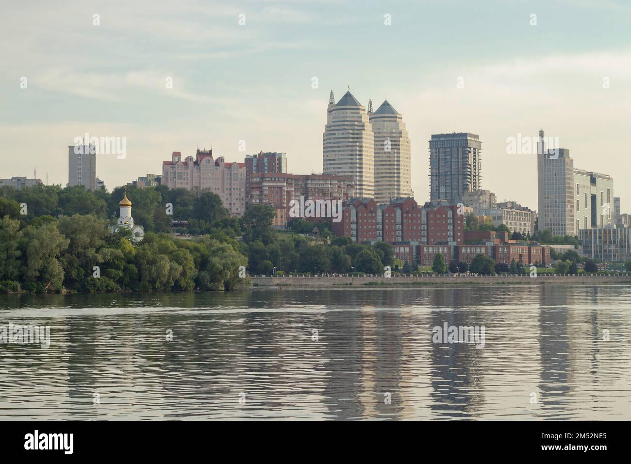 città centrale argine vista fiume dnipro città Foto Stock
