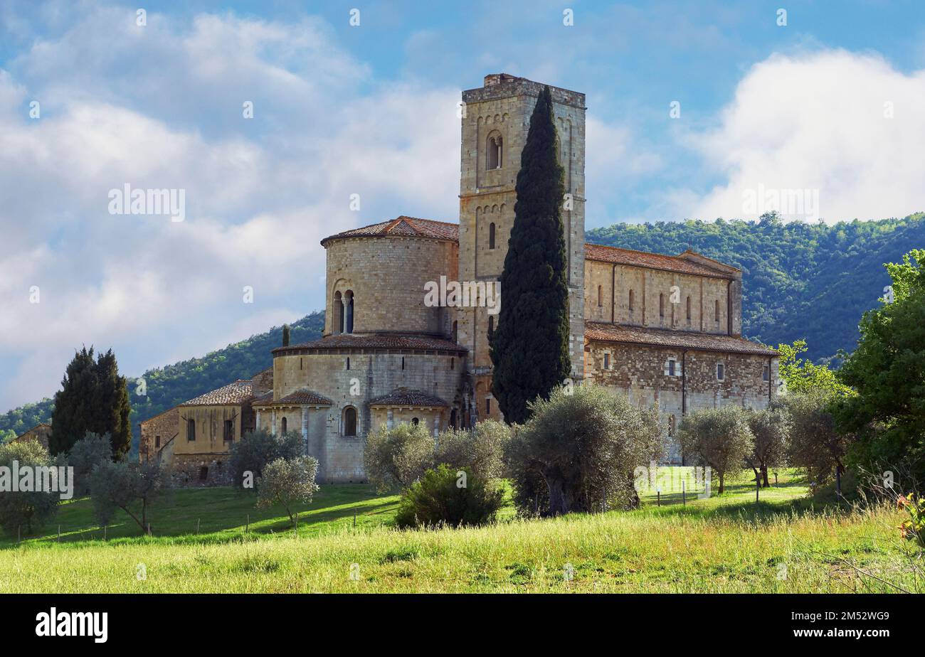 Visita dell'Abbazia di Sant'Antimo. Castelnuovo dell'Abate, Italia Foto Stock