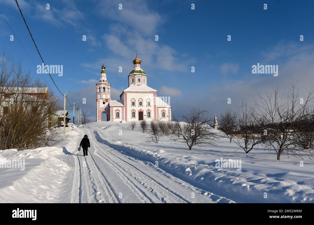 La fiaba invernale russa Suzdal con le chiese ortodosse Foto Stock