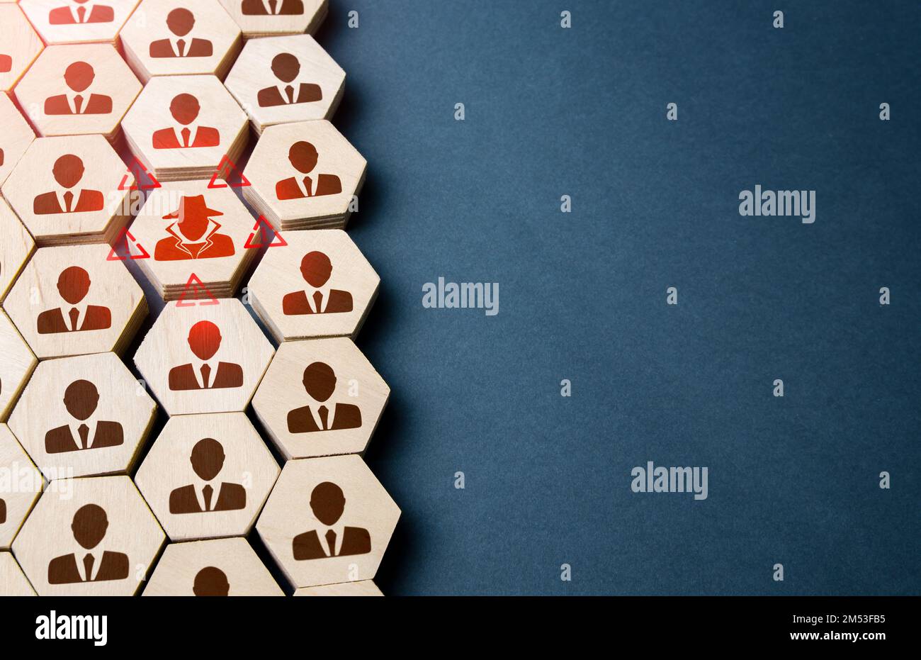 Identificazione di una spia cospiratoria. Sovversione, sabotaggio. Sorveglianza e furto di dati aziendali. Spionaggio industriale e finanziario. Sospetto Foto Stock