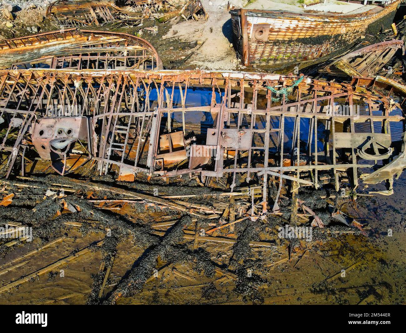 Cimitero navale sulla costa del Mare di Barents a Teriberka. Foto Stock