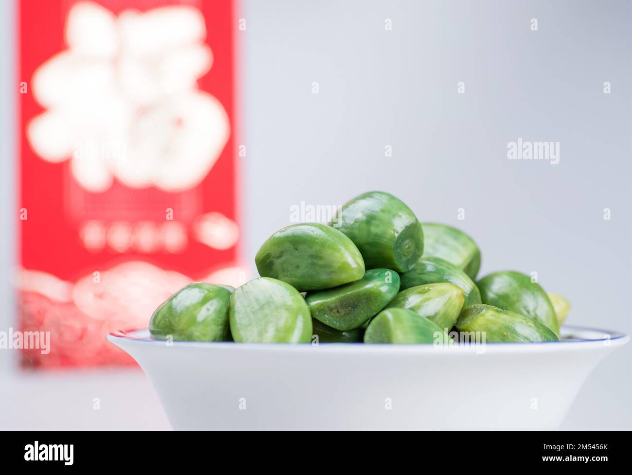 BINZHOU, CINA - 25 DICEMBRE 2022 - l'aglio di Laba è visto in Binzhou, provincia di Shandong della Cina orientale, 25 dicembre 2022. L'aglio LABA è uno spuntino tradizionale Foto Stock