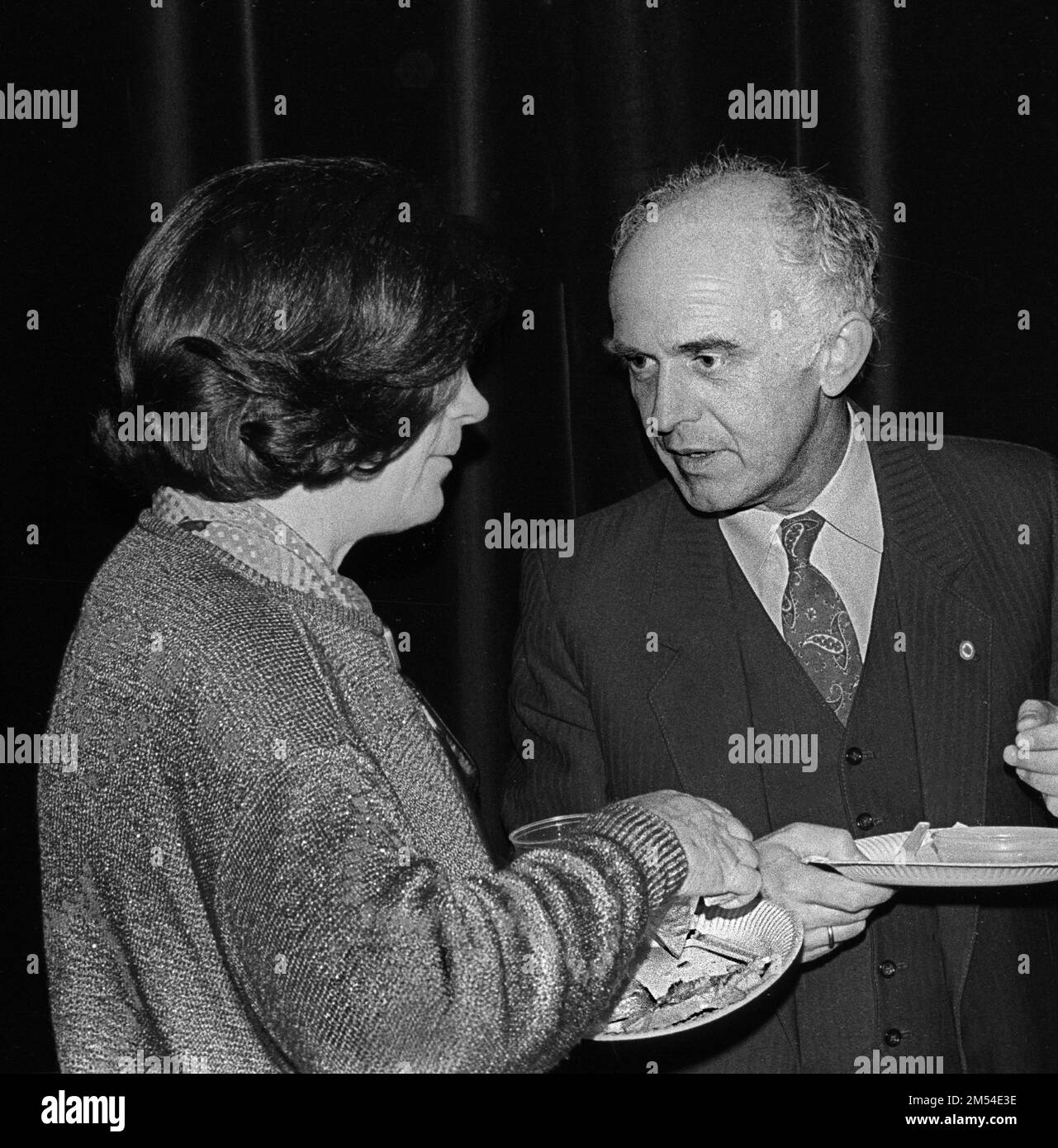 RDT, Berlino, 25 febbraio 1987, Christa Wolf e il Vice Ministro della Cultura della Repubblica democratica tedesca Klaus Hoepke, in una lettura del Foto Stock