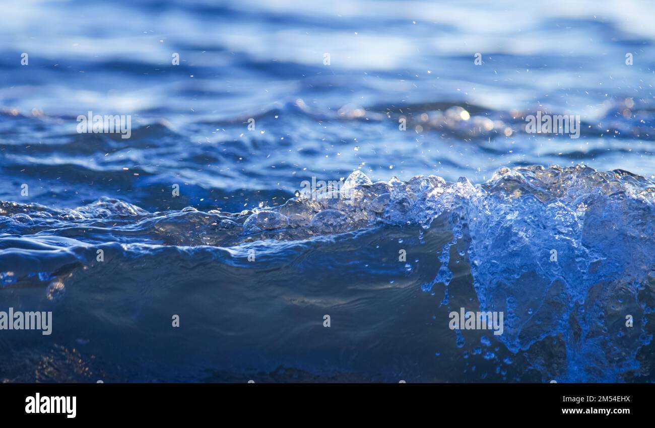 Onde oceaniche che si tuffano. Foto Stock