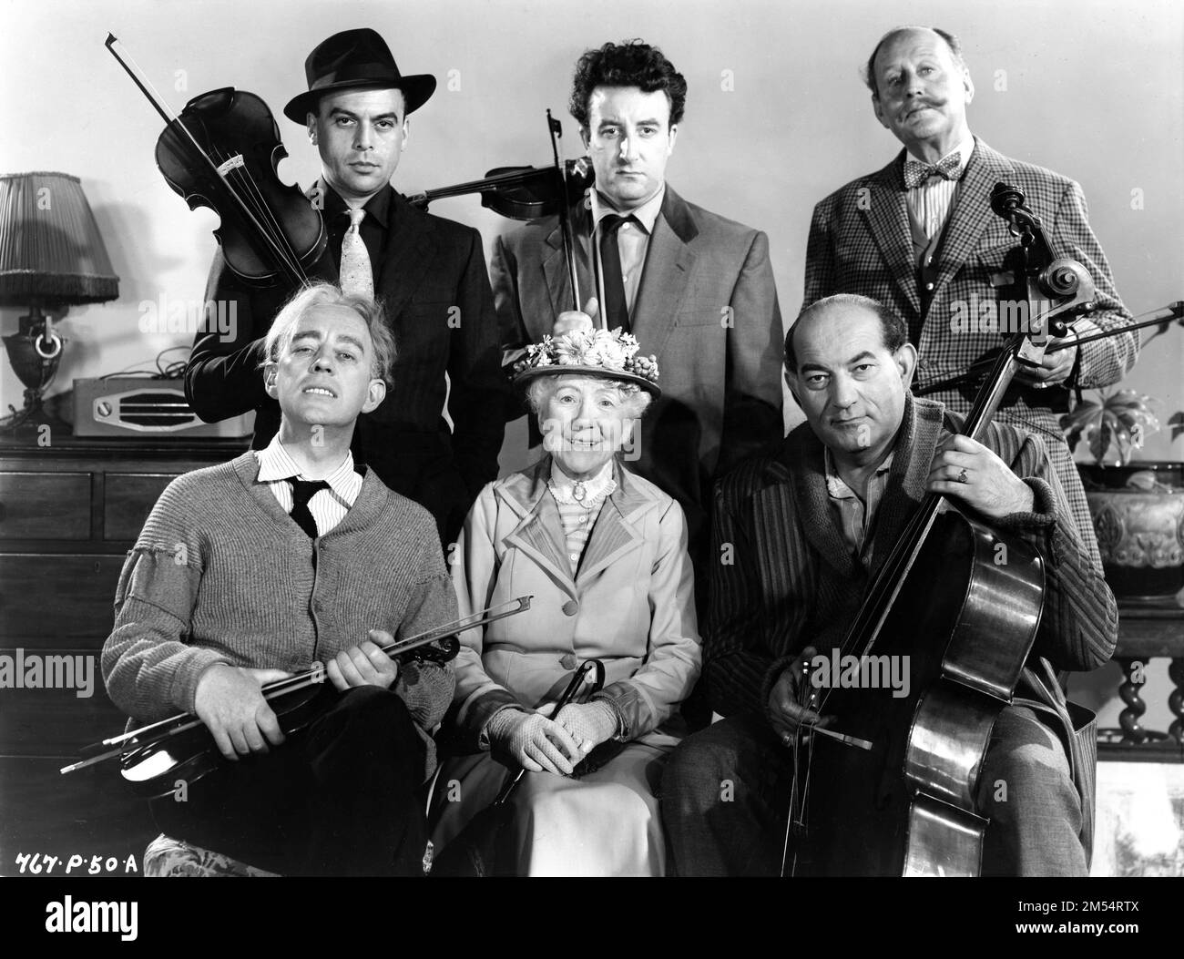 HERBERT LOM PETER SELLERS CECIL PARKER ALEC GUINNESS KATIE JOHNSON e DANNY RITRATTO di gruppo VERDE nel LADYKILLERS 1955 regista ALEXANDER MACKENDRICK storia / sceneggiatura William Rose costume design Anthony Mendleson musica Tristram Cary associato produttore Seth Holt Michael Balcon Productions / Ealing Studios / J. Arthur Rank Organizzazione Foto Stock
