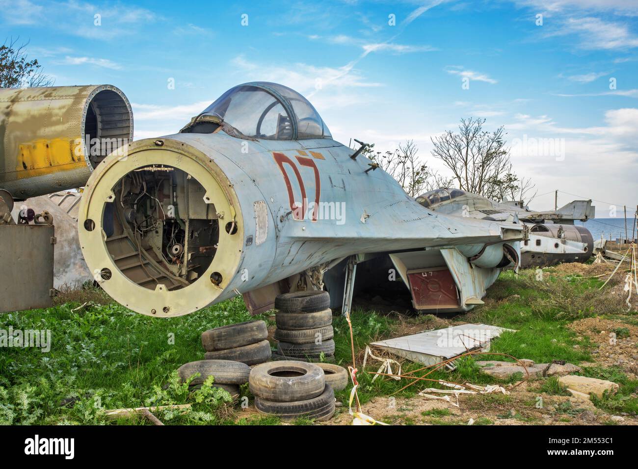 Cimitero di aerei a Arabblyar villaggio vicino Derbent. Repubblica di Dagestan. Russia Foto Stock