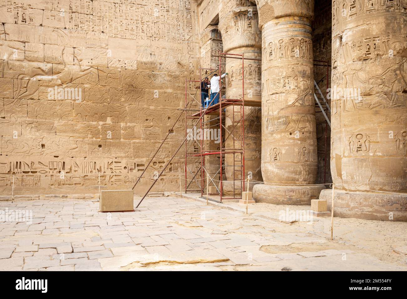 LUXOR, EGITTO - 03 MARZO 2017: Lavori di ristrutturazione nel Museo Egizio di Luxor, Egitto. Foto Stock
