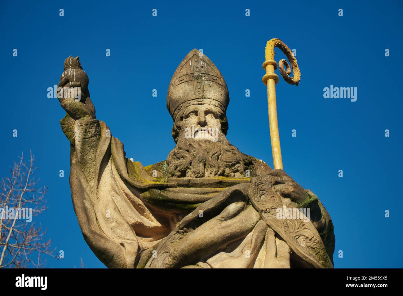 Statua di San Augustine sul ponte Carlo, Praga. Repubblica Ceca. Foto Stock