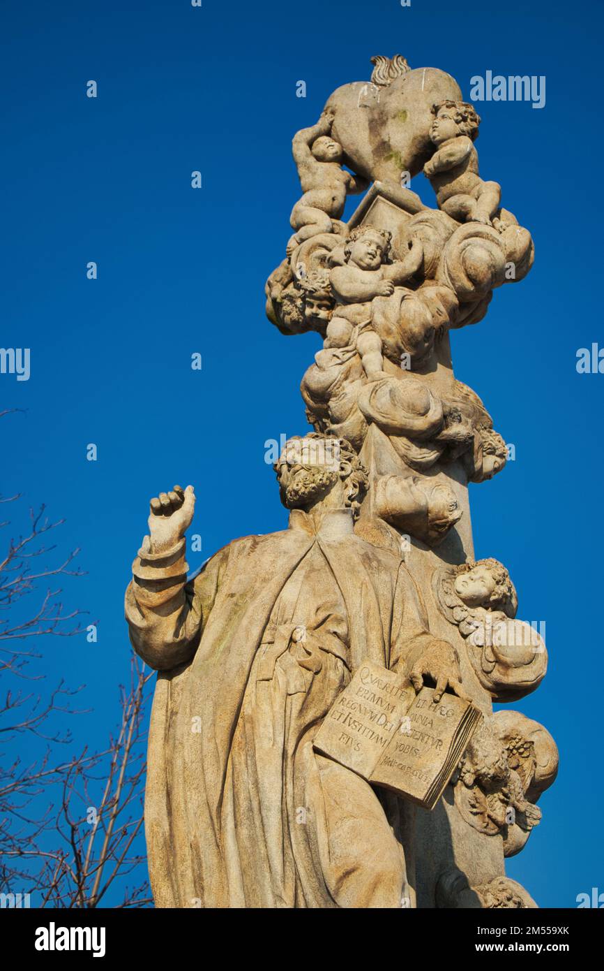 Statua di San Cajetan sul ponte Carlo, Praga. Repubblica Ceca. Foto Stock