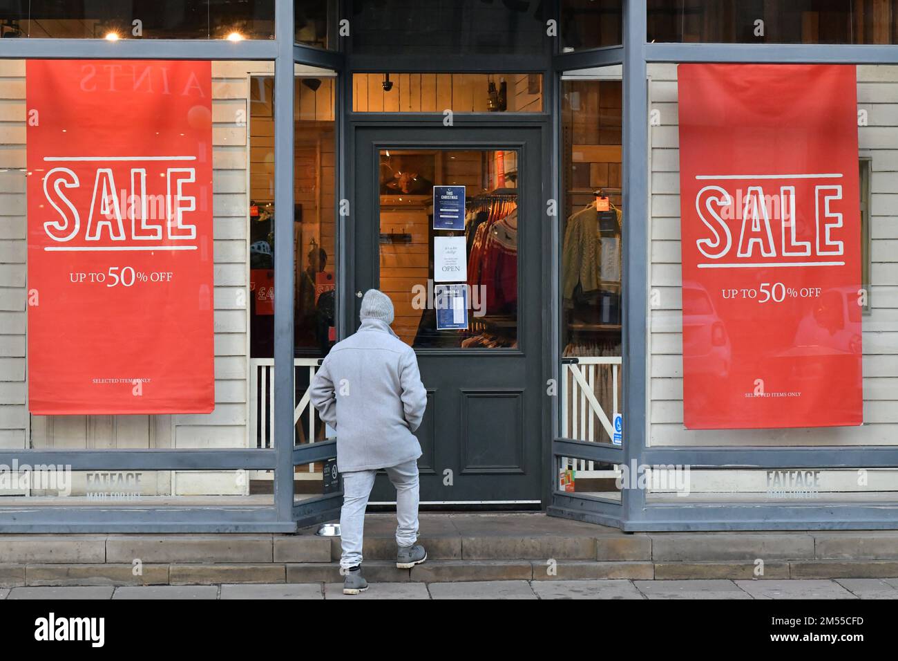 Edimburgo Scozia, Regno Unito 26 dicembre 2022. Vendite del giorno di pugilato su George Street. credito sst/alamy notizie dal vivo Foto Stock