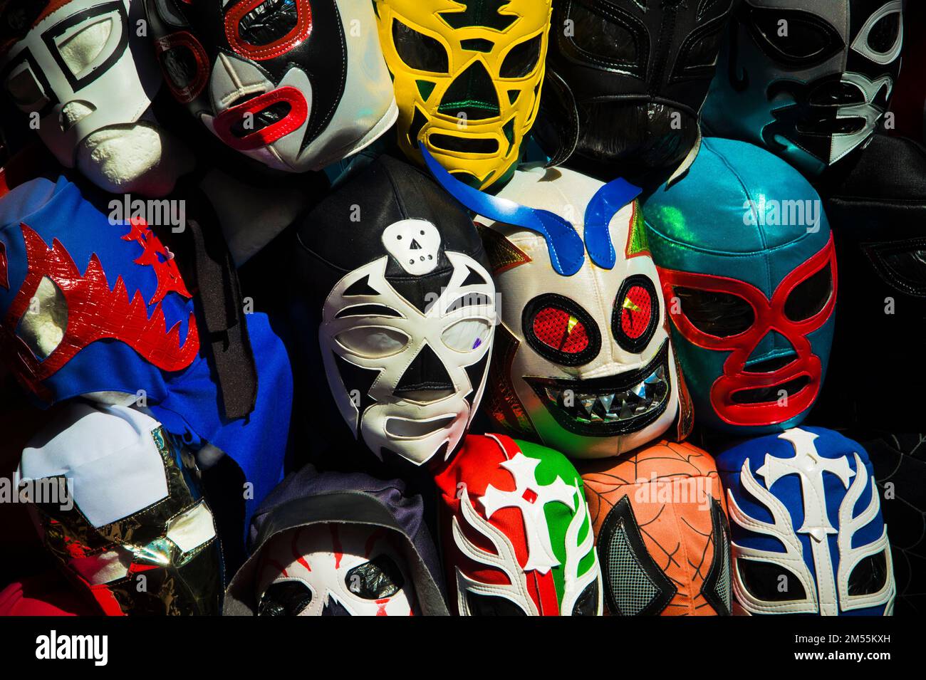 Maschere luchador wrestler messicane - mercato all'aperto, Los Angeles Foto Stock