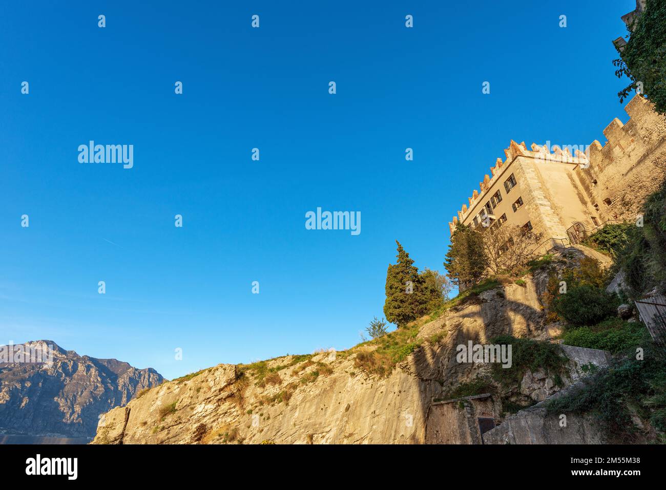 Castello Scaligero medievale di Malcesine, località turistica sulla costa del Lago di Garda. Provincia di Verona, Veneto, Italia, Sud Europa. Foto Stock