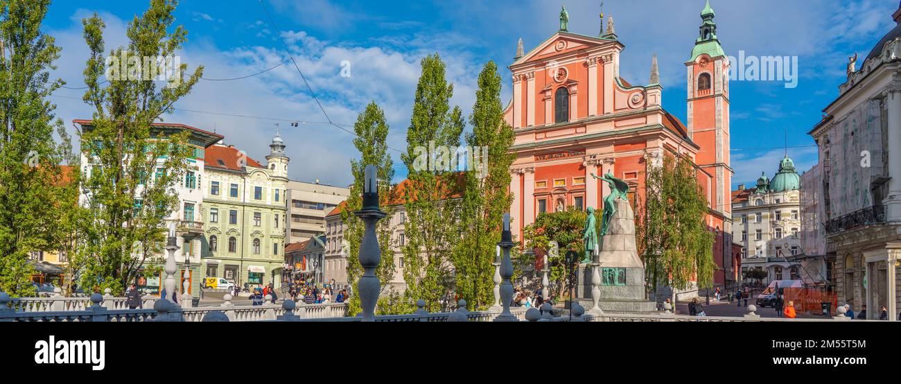 LJUBJANA, SLOVENIA - NOVEMBRE 05,2022: Magnifica chiesa architettonica francescana dell'Annunciazione a Ljubljana, capitale della Slovenia, panorama Foto Stock