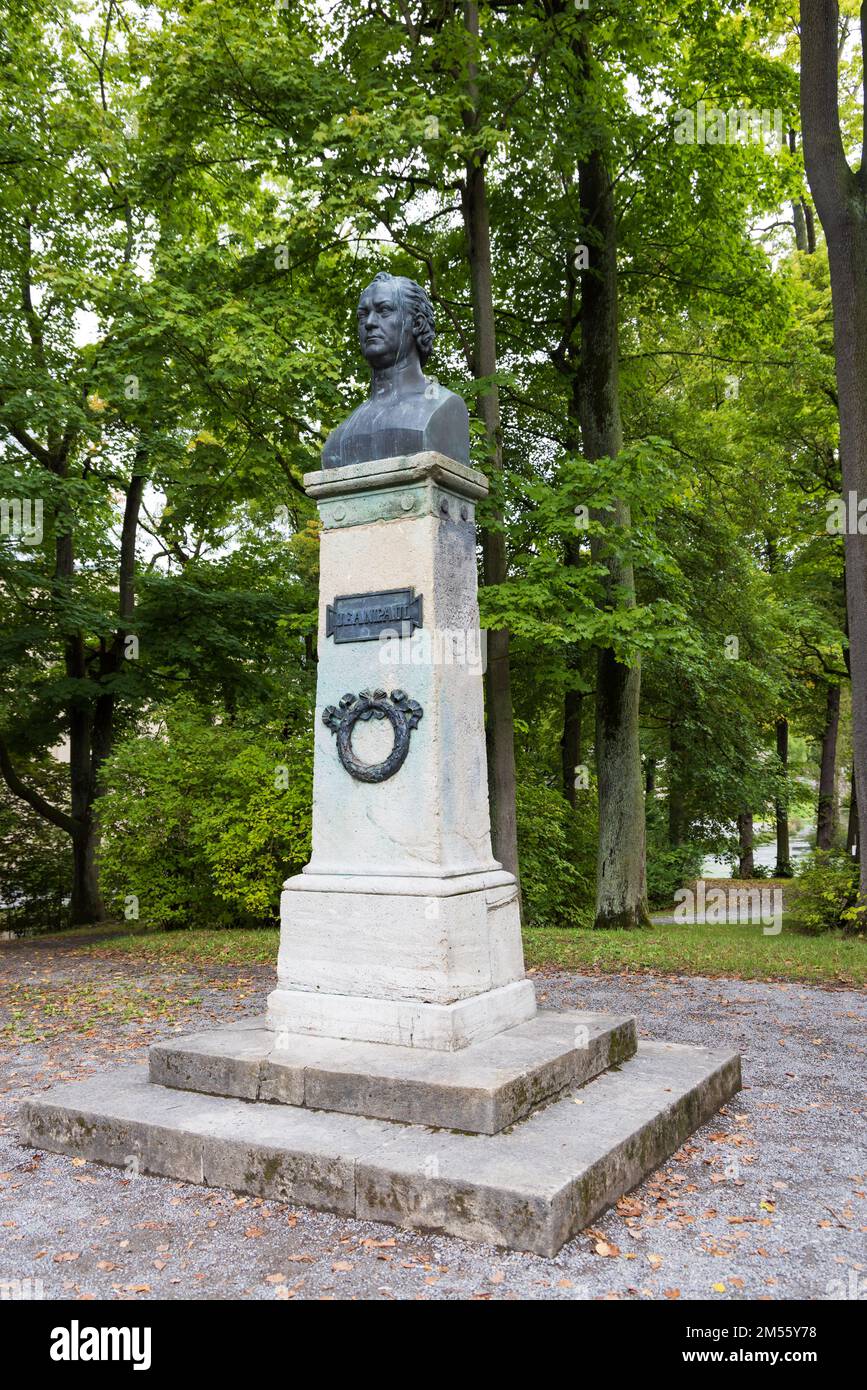 Meiningen, Germania - 15 settembre 2022: Scultura del Wrtier Jean Paul nel parco pubblico nella regione di Meiningen Franconia in Thuringen, Germania Foto Stock