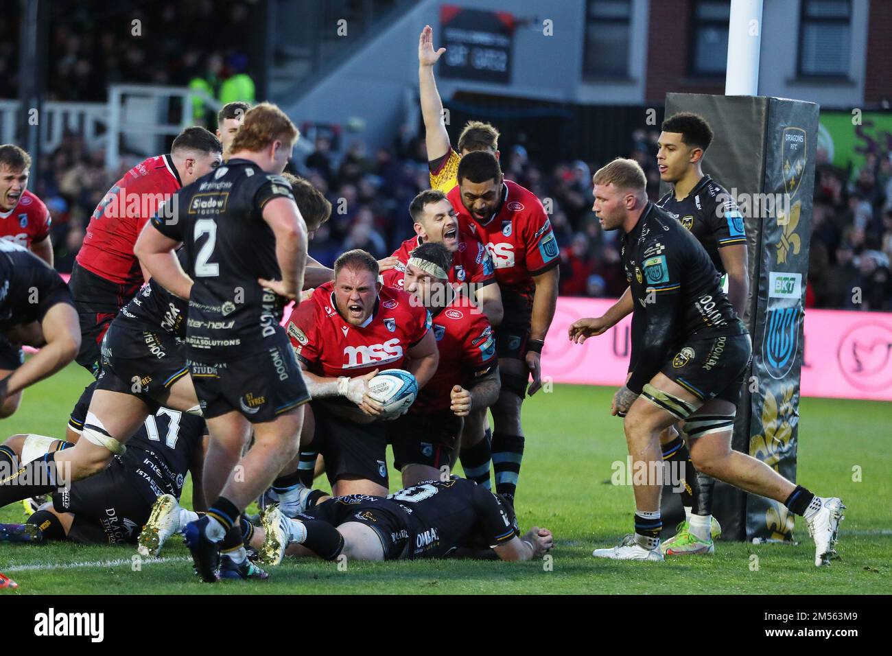 Newport, Regno Unito. 26th Dec, 2022. Corey Domachowski di Cardiff rugby (c) festeggia dopo aver ottenuto la prova finale della sua squadra nel 2nd° tempo per vincere la partita per Cardiff. United Rugby Championship, Dragons / Cardiff Rugby alla parata Rodney di Newport il giorno di Santo Stefano, lunedì 26th dicembre 2022. pic di Andrew Orchard/Andrew Orchard sports photography/Alamy Live news Credit: Andrew Orchard sports photography/Alamy Live News Foto Stock