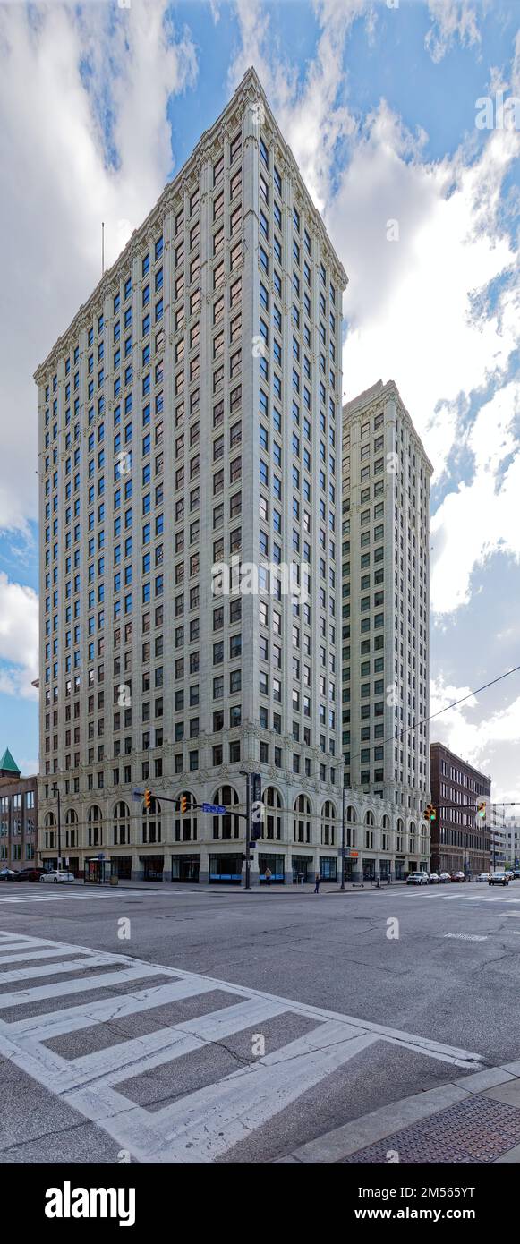 Edificio standard rivestito di terra cotta, costruito nel 1924 come Confraternita della Banca degli ingegneri locomotiva, è stato restaurato come un alto edificio di appartamenti. Foto Stock