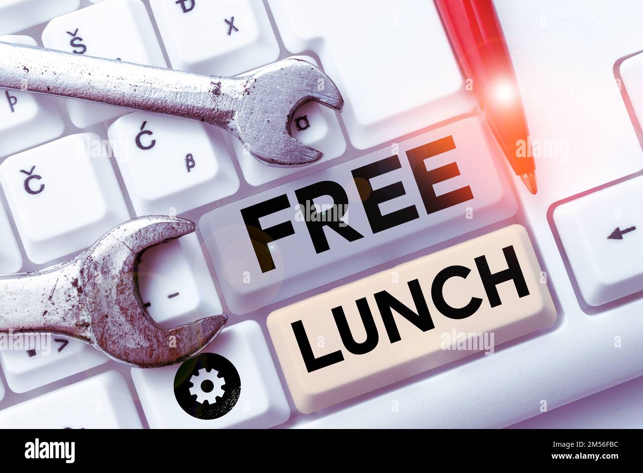Cartello che mostra pranzo libero. Parola per qualcosa che ottenete liberi che solitamente dovete lavorare o pagare Foto Stock