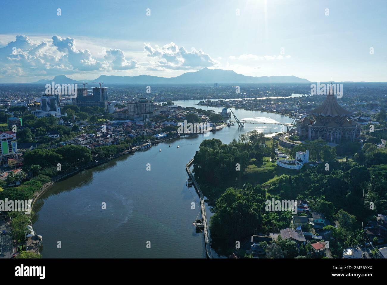 Foto del fiume Sarawak sotto il sole serale a Kuching, Sarawak Foto Stock