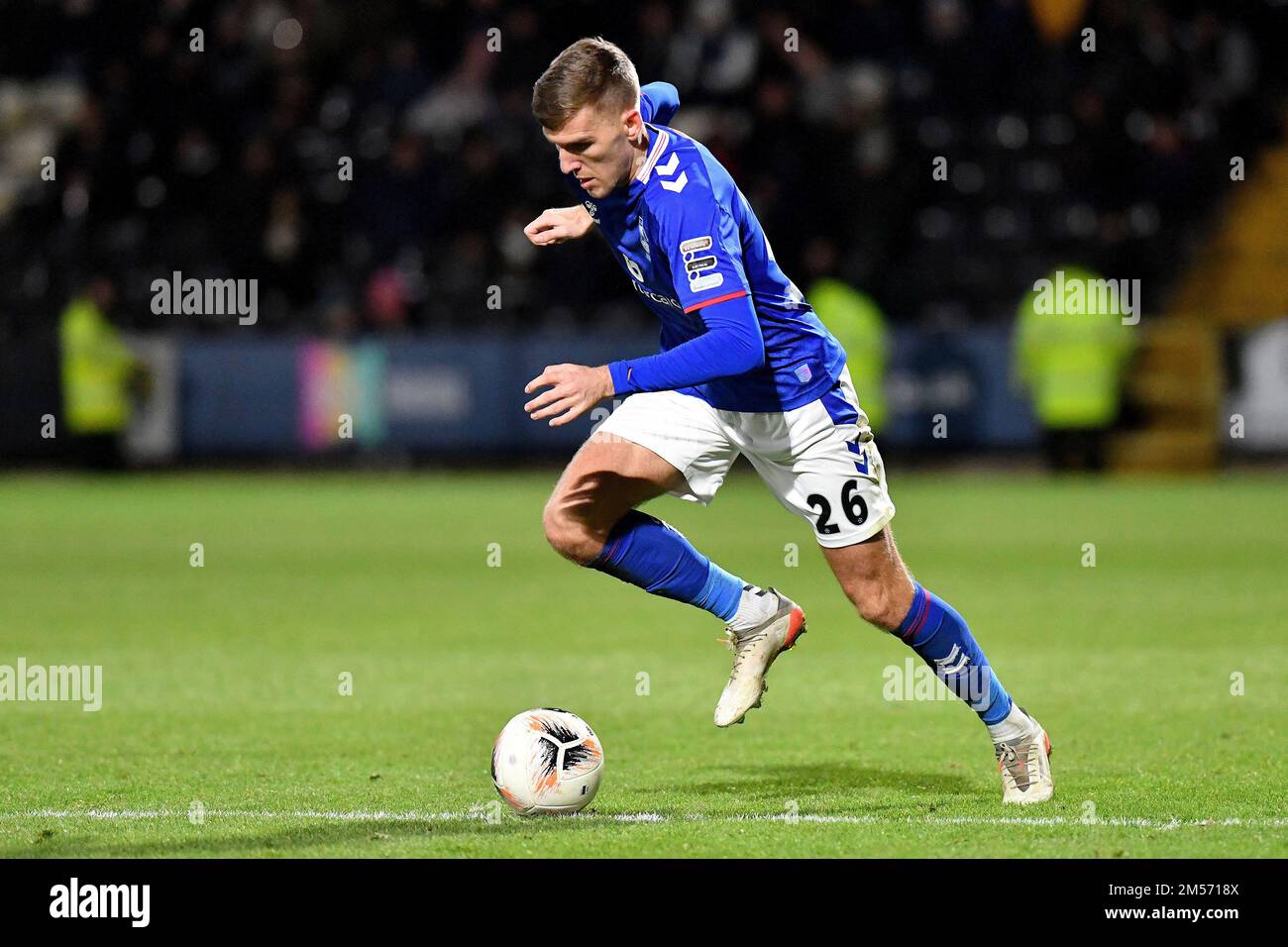 Foto di azione stock di Mark Kitching of Oldham Athletic durante la partita della Vanarama National League tra Notts County e Oldham Athletic a Meadow Lane, Nottingham, lunedì 26th dicembre 2022. (Credit: Eddie Garvey | MI News) Credit: MI News & Sport /Alamy Live News Foto Stock