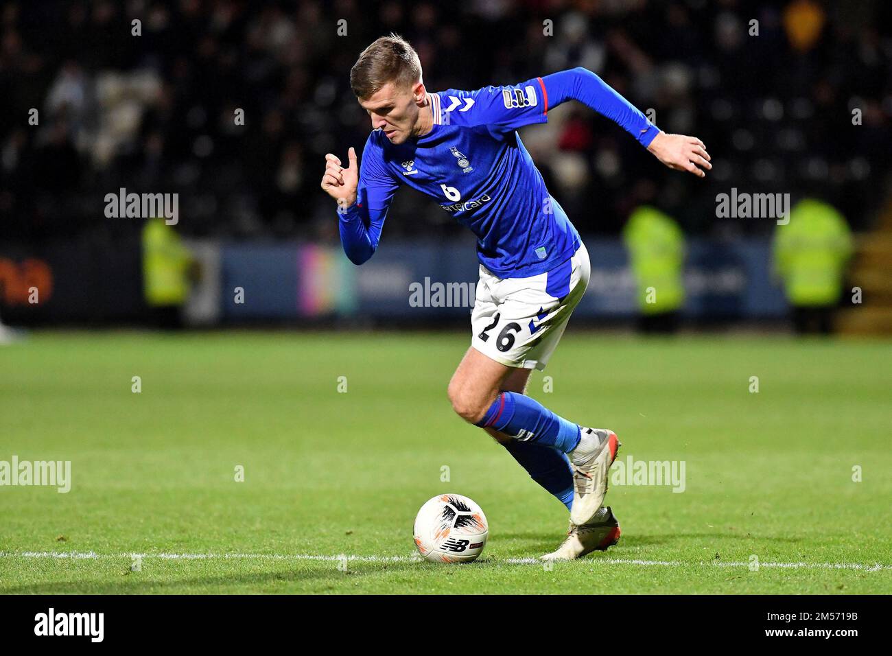 Foto di azione stock di Mark Kitching of Oldham Athletic durante la partita della Vanarama National League tra Notts County e Oldham Athletic a Meadow Lane, Nottingham, lunedì 26th dicembre 2022. (Credit: Eddie Garvey | MI News) Credit: MI News & Sport /Alamy Live News Foto Stock